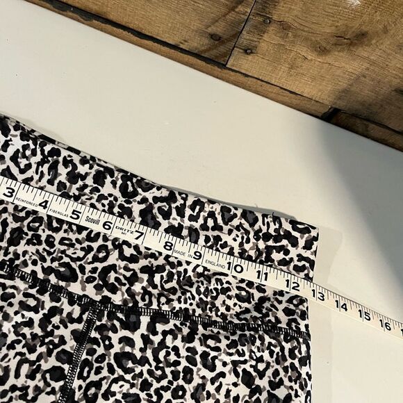 Balance Connection animal print compression shorts - Picture 5 of 8